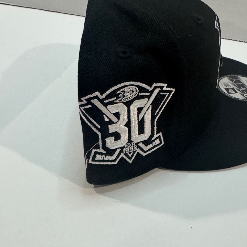 New Era Mighty Ducks 9fifty SnapBack NWOT - Picture 3 of 7